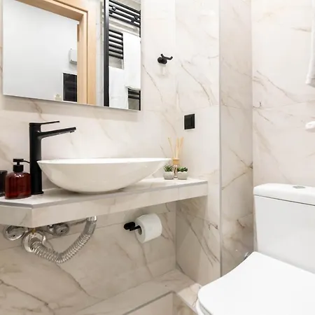 F & B Collection - 2 Bedroom Lejlighed